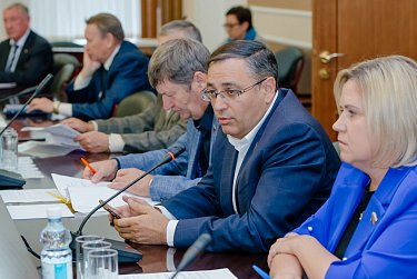 Совет утвердил повестку октябрьского заседания ЗС